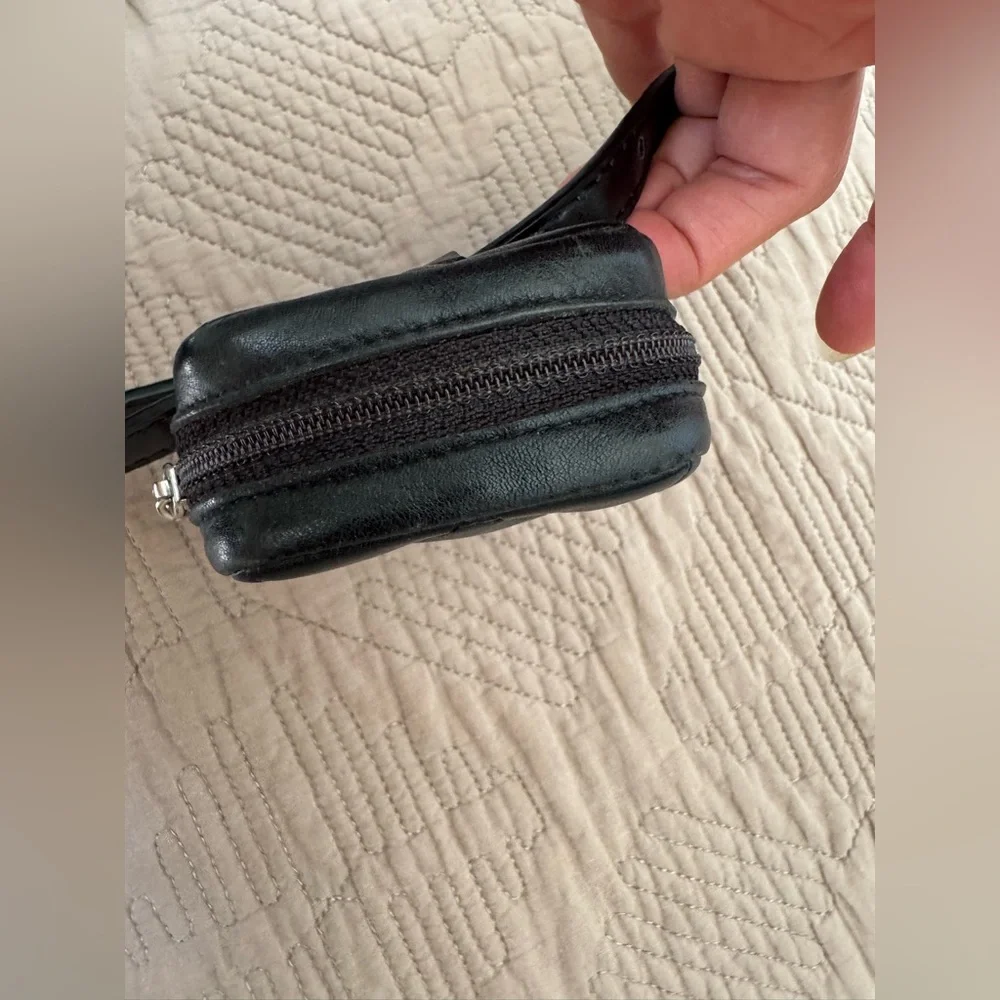 Authentic Chanel mini pouch for EarPod and viper comes with regular wide belt. - Picture 12 of 17